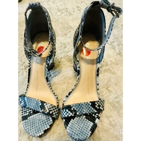 Gianni Bini Linyanne Snake Print Ankle Strap Block Heel Sandals Women's‎ 6.5M - Picture 2 of 8